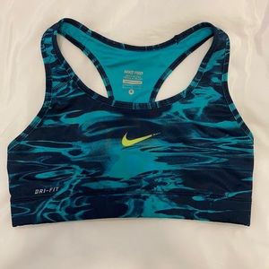 Nike Dri-Fit Swoosh Sports Bra